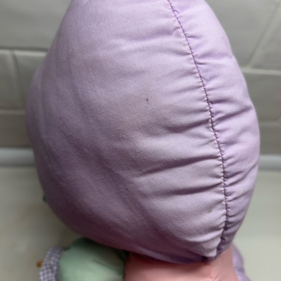 Vintage soft cloth squeaking baby doll with bonnet, plastic face and hands - Picture 9 of 11